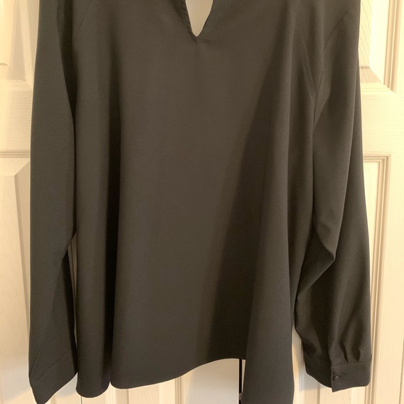 Size 26 Lane Bryant Coldest Shoulder Top - Picture 5 of 6